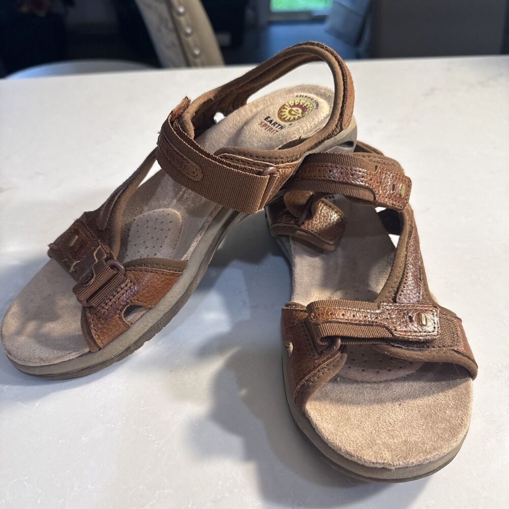 Womens Earth Adelaide Leather Comfort Sandals. Size 8.5